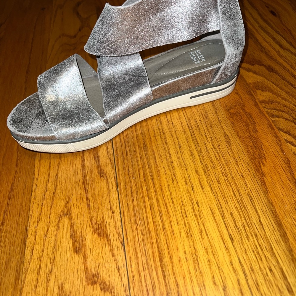 🌀Eileen Fisher silver sandals size 8 1/2 , zipper closure, worn once - Picture 4 of 8